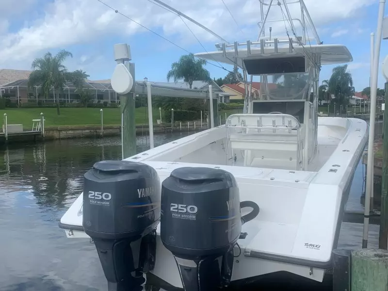 2001 Venture 34 Center Console