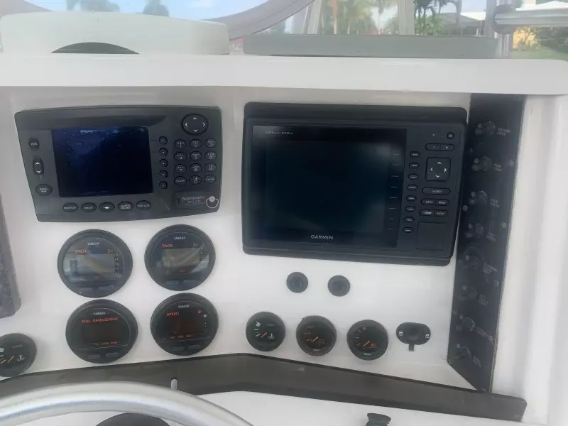 2001 Venture 34 Center Console