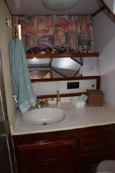 1977 Pacemaker 66 Motoryacht