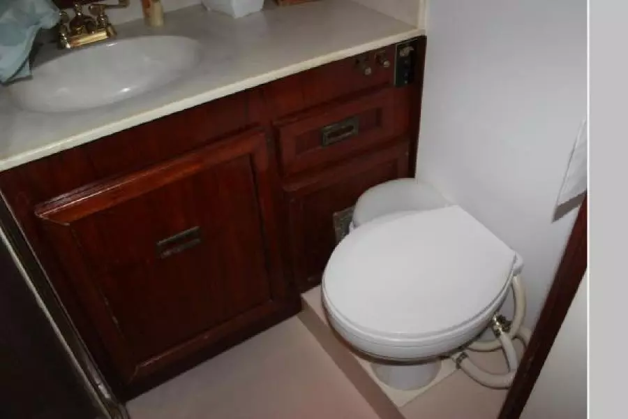 1977 Pacemaker 66 Motoryacht