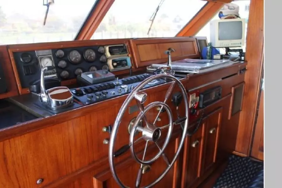 1977 Pacemaker 66 Motoryacht