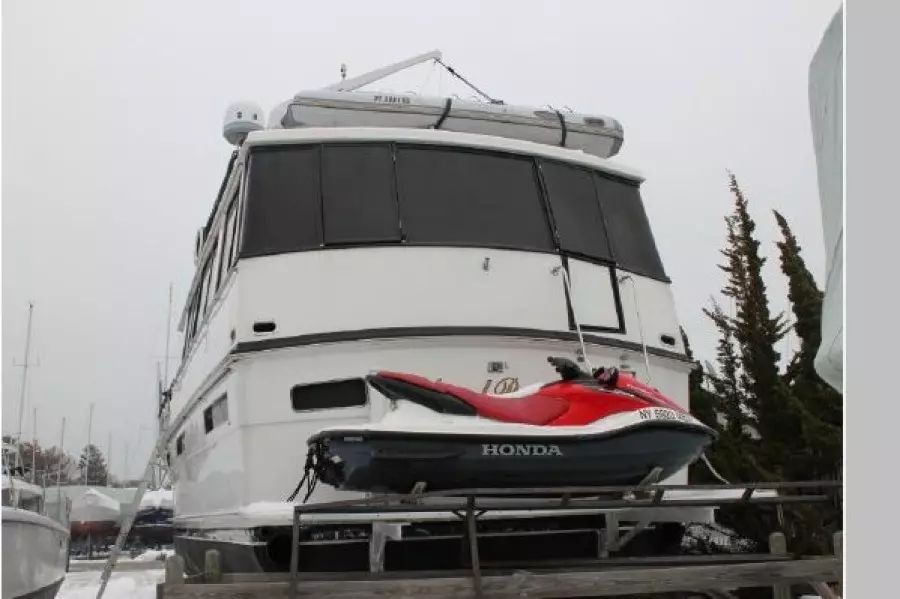 1977 Pacemaker 66 Motoryacht
