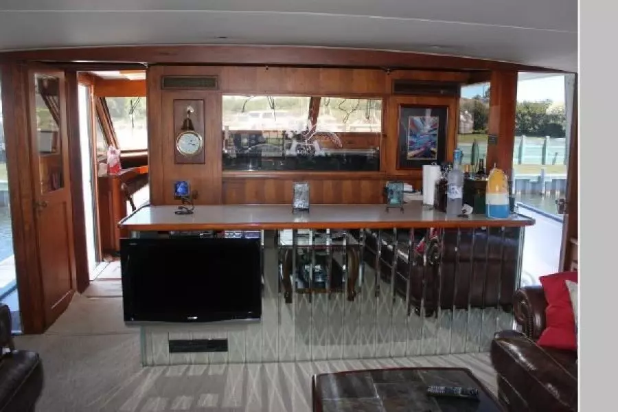 1977 Pacemaker 66 Motoryacht