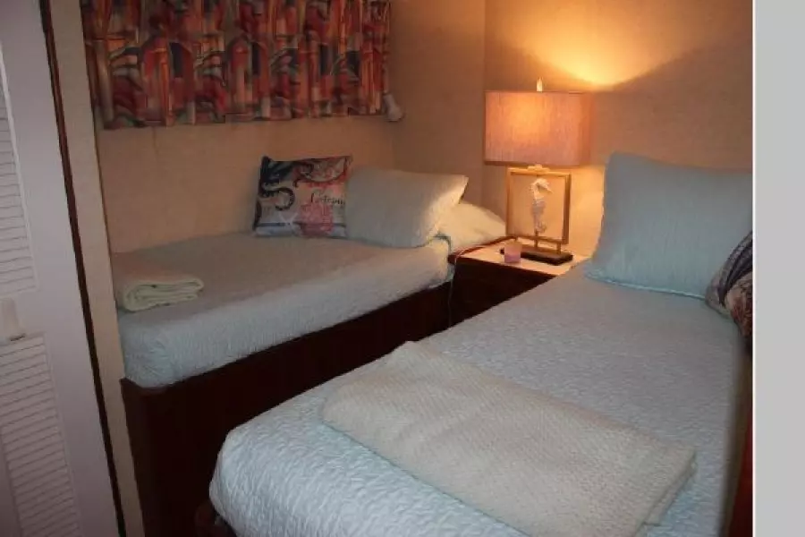 1977 Pacemaker 66 Motoryacht