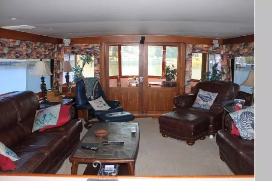 1977 Pacemaker 66 Motoryacht