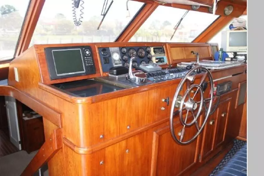 1977 Pacemaker 66 Motoryacht