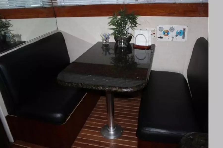 1977 Pacemaker 66 Motoryacht