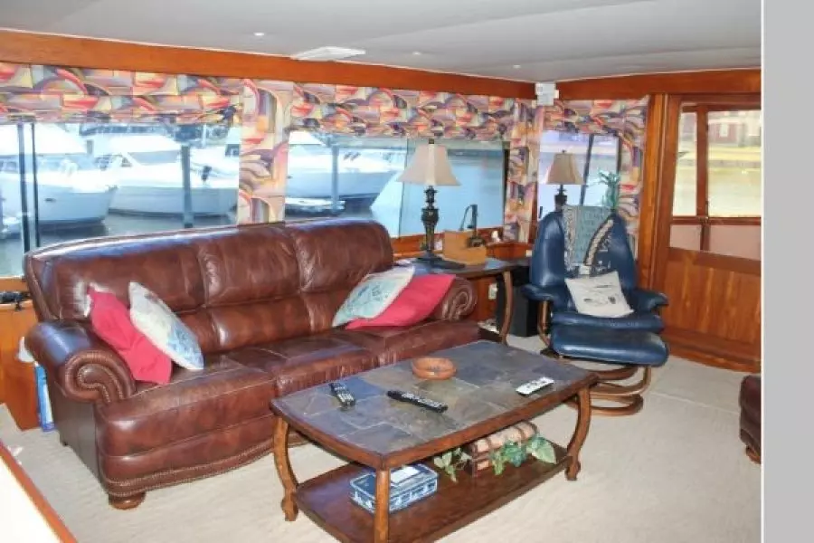 1977 Pacemaker 66 Motoryacht