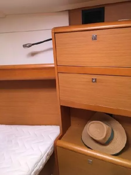 2013 Jeanneau 379 Sun Odyssey