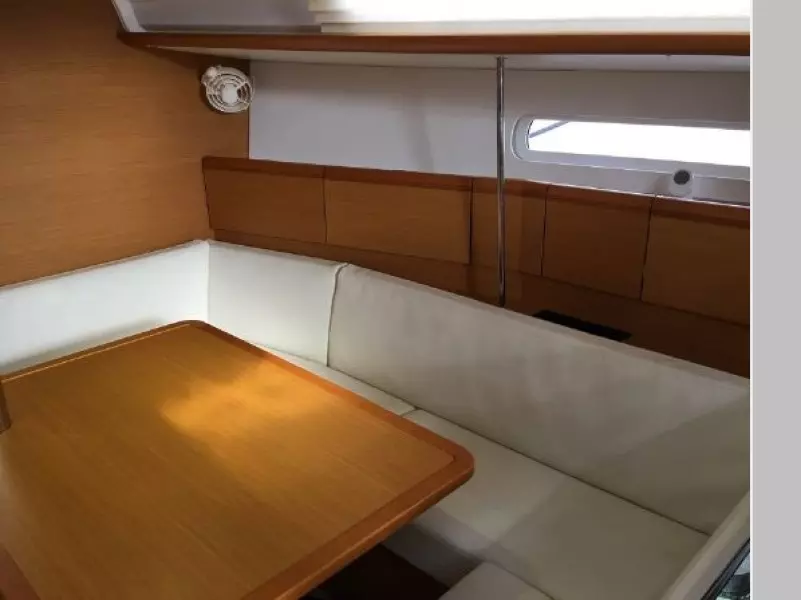 2013 Jeanneau 379 Sun Odyssey