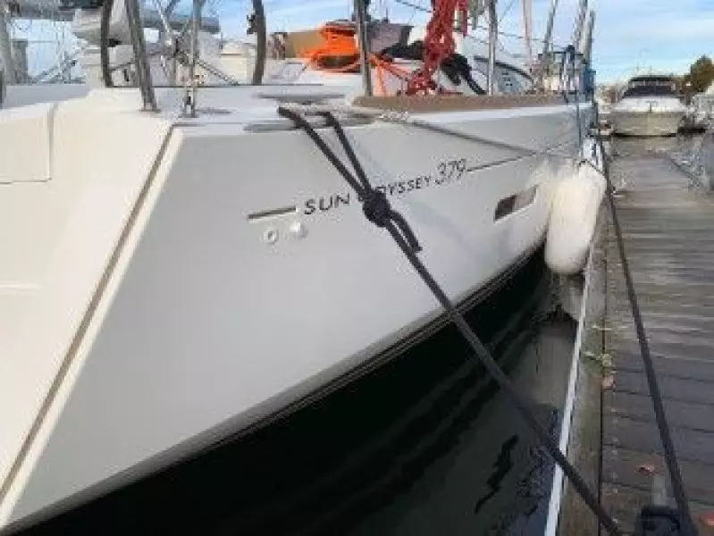 2013 Jeanneau 379 Sun Odyssey