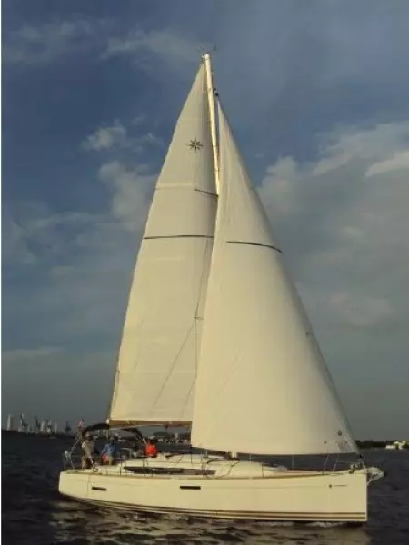 2013 Jeanneau 379 Sun Odyssey