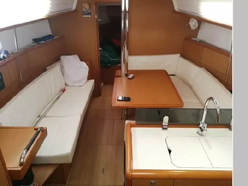 2013 Jeanneau 379 Sun Odyssey