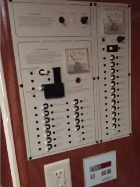 2005 Larson Cabrio 330