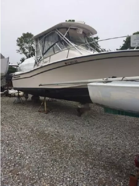 2000 Grady-White 265 Express