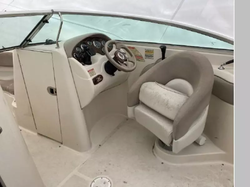 2003 Sea Ray 220 Sundeck