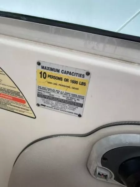 2003 Sea Ray 220 Sundeck