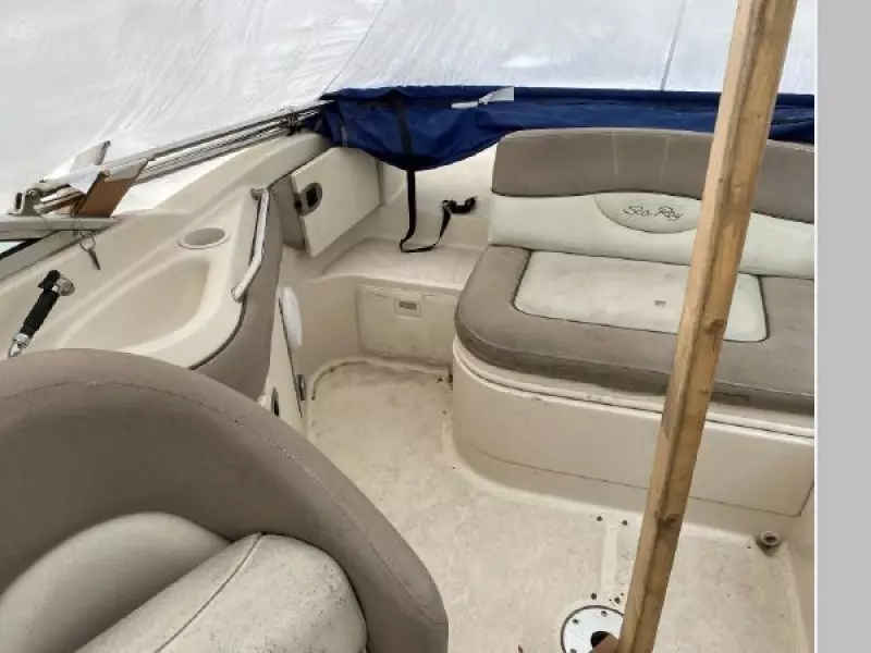2003 Sea Ray 220 Sundeck