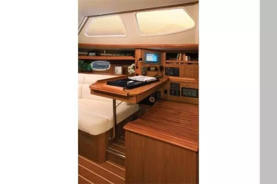 2008 Hunter 45 Deck Salon