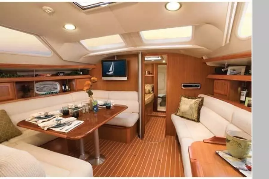2008 Hunter 45 Deck Salon