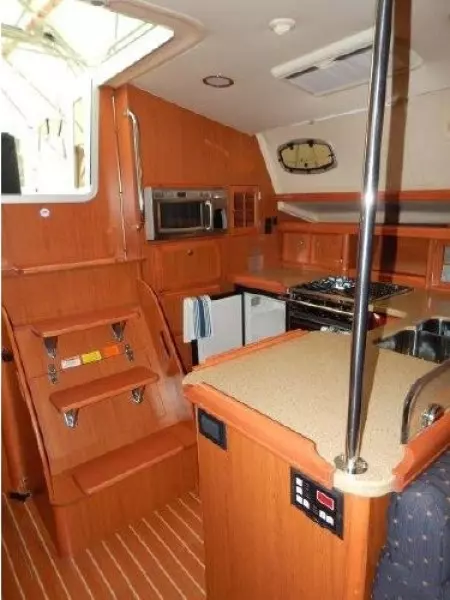 2008 Hunter 45 Deck Salon