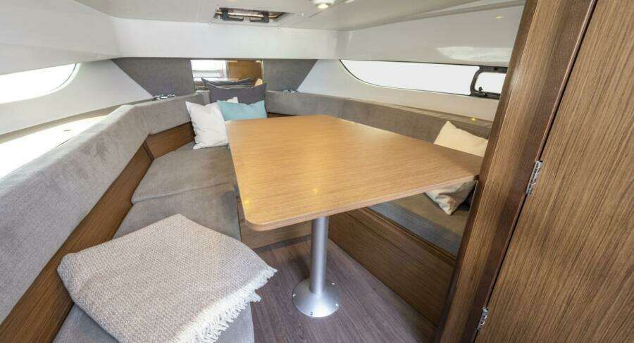 2025 Beneteau Flyer 9 SunDeck