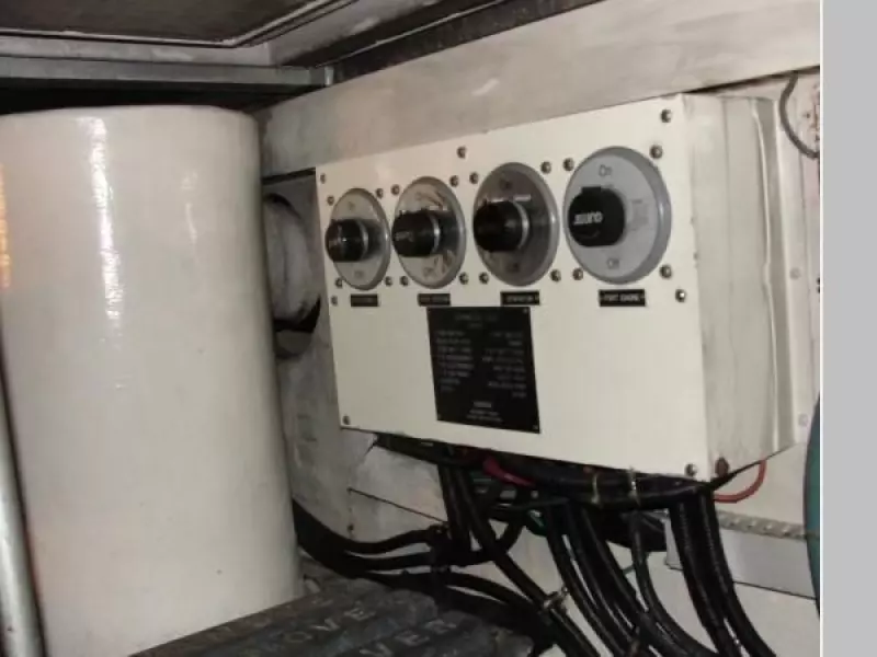 1990 Viking 43 Convertible