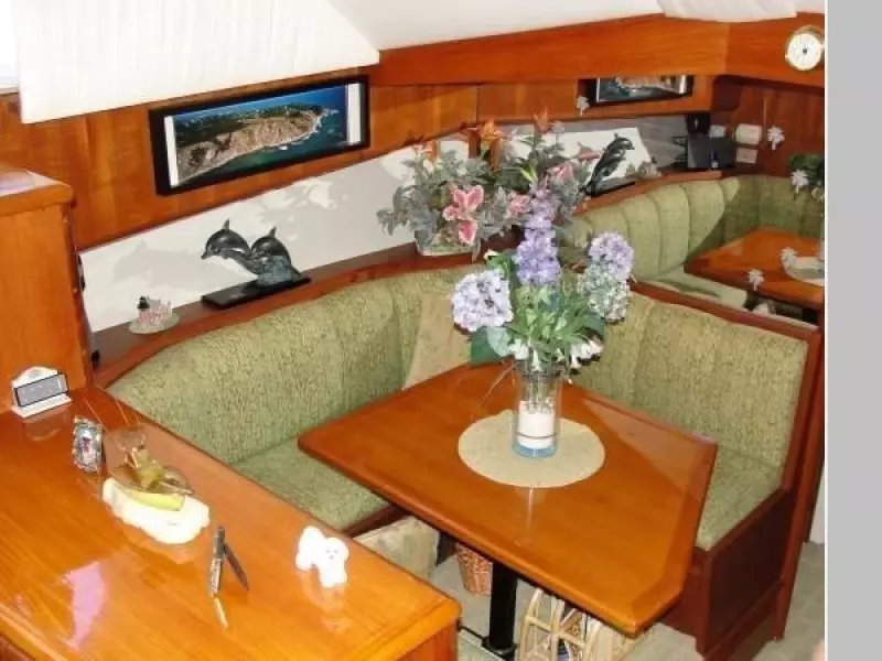 1990 Viking 43 Convertible