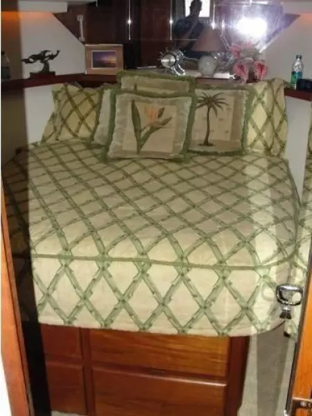 1990 Viking 43 Convertible