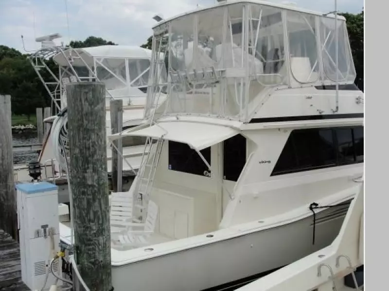 1990 Viking 43 Convertible