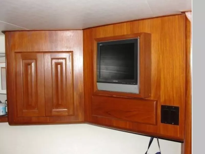 1990 Viking 43 Convertible