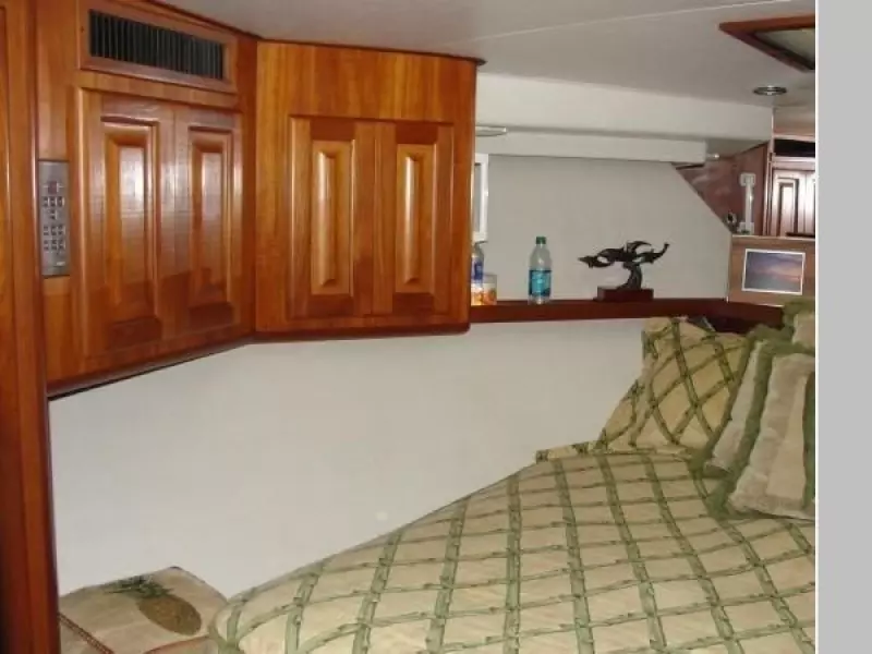 1990 Viking 43 Convertible