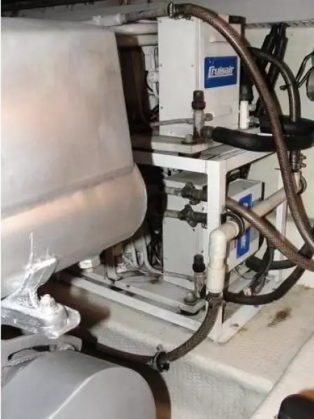 1990 Viking 43 Convertible