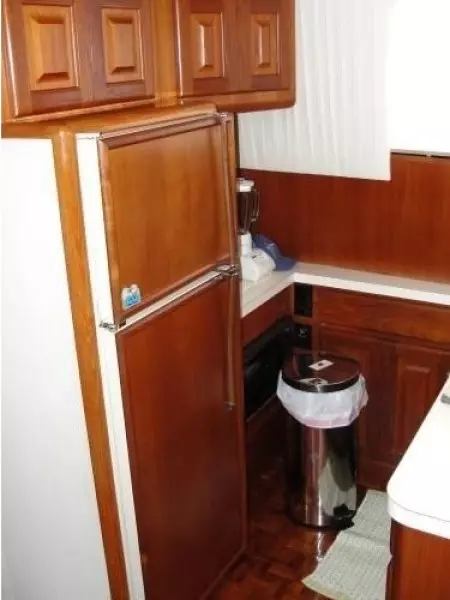 1990 Viking 43 Convertible