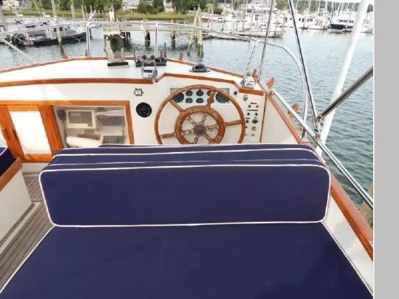 1985 Grand Banks Classic