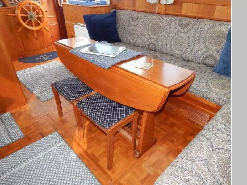 1985 Grand Banks Classic