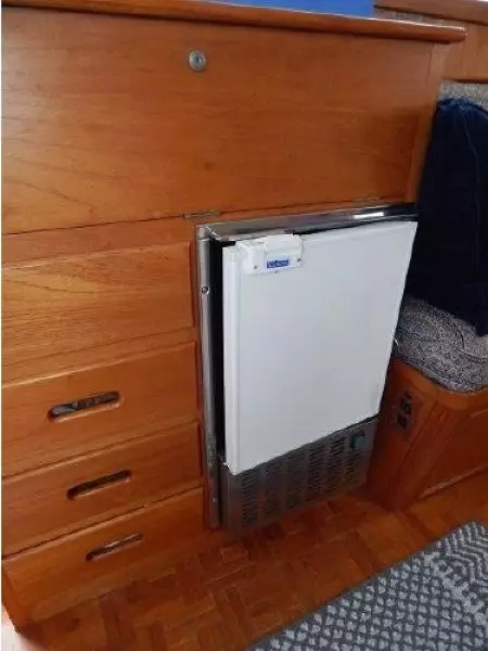 1985 Grand Banks Classic