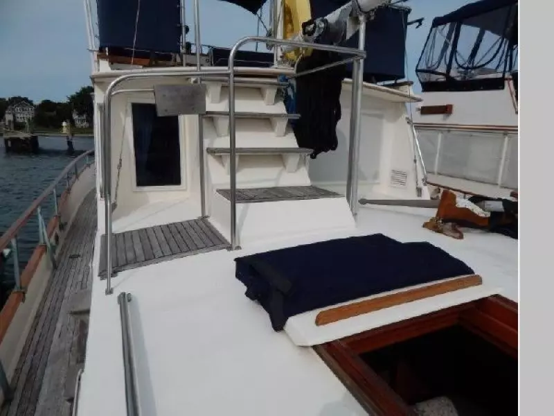 1985 Grand Banks Classic