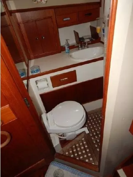 1985 Grand Banks Classic