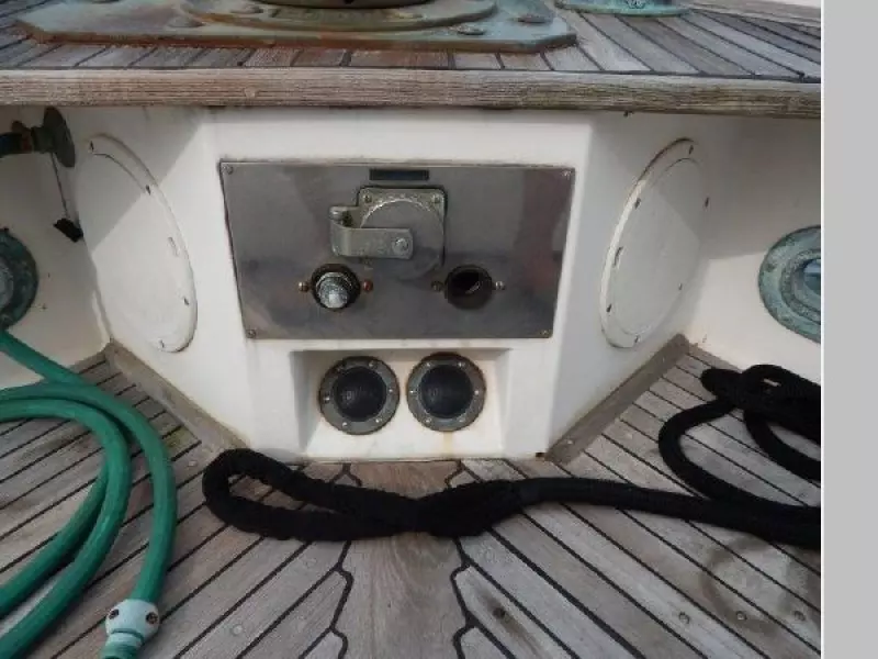 1985 Grand Banks Classic