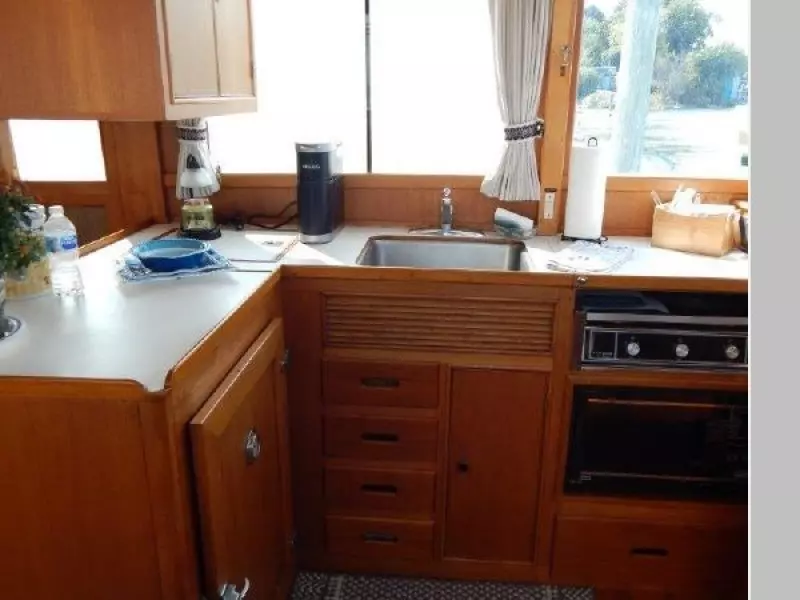 1985 Grand Banks Classic