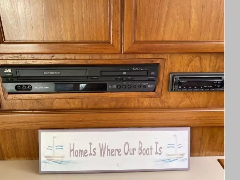 1990 Egg Harbor Golden Egg