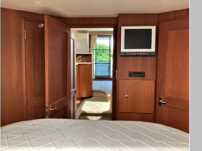 2005 Silverton 38 Sport Bridge