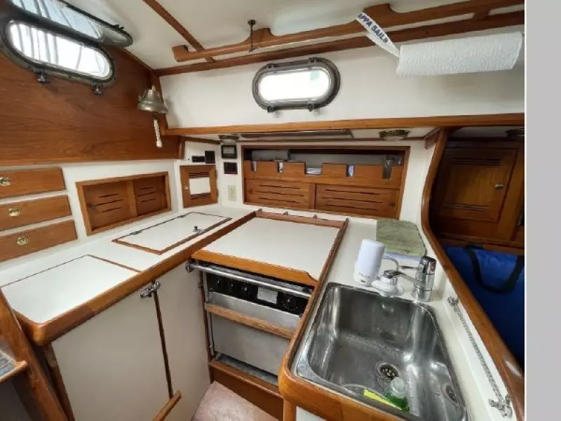 2001 Cape Dory Robinhood 36