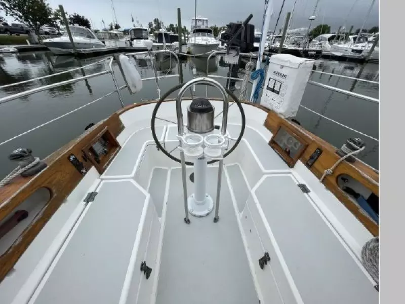 2001 Cape Dory Robinhood 36