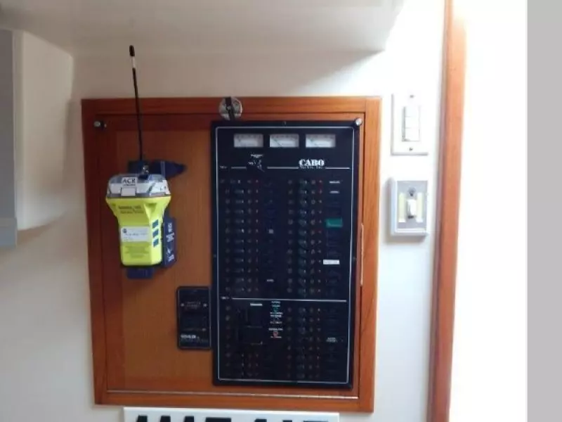 2001 Cabo 31 Express