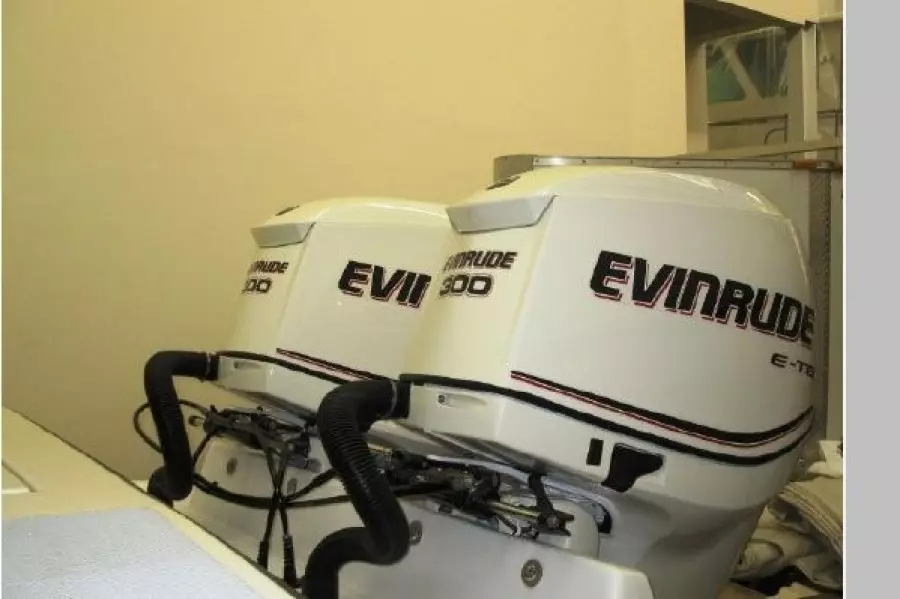 1990 Ocean Master 31 CC