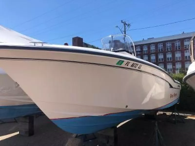 2001 Grady-White 247 Advance