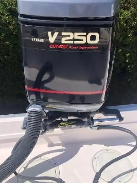 2001 Grady-White 247 Advance