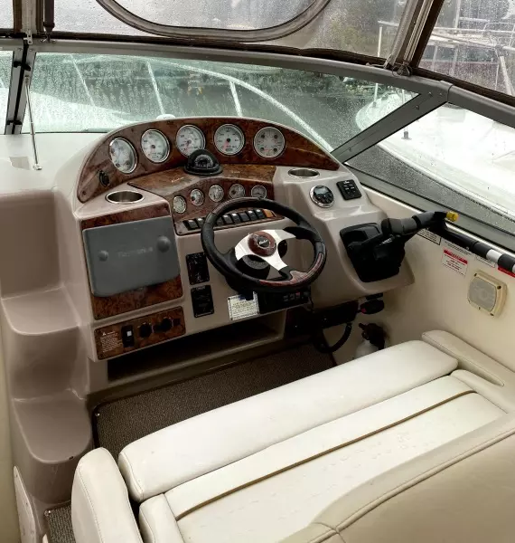 2006 Rinker 320 Express Cruiser